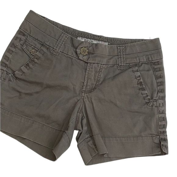 Buckle BKE casuals Mollie brown shorts size 26 - Picture 1 of 9